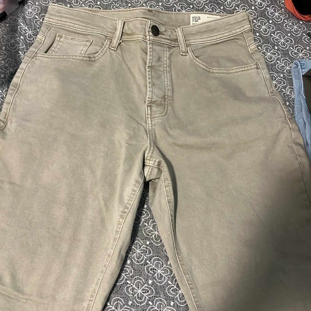 Denim Bundle!!!! (4 pairs)
Dickies pants for free!
Waist range from 30-32